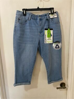 d. jeans Light Blue High-Waist Rolled Capri Women's Jeans - Recycled Denim